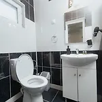Guest house Pensiunea Gerard Moderne Cu Baie Privata, La 250 M De Plaja ,foisor, Parcare & Wifi Gratuit 3*